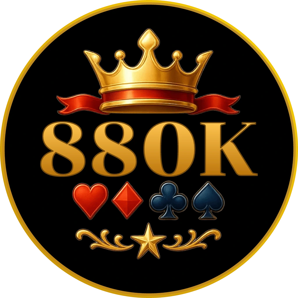 Không khí sòng bạc thanh lịch với một người phụ nữ quyến rũ cầm bài và chip poker, làm nổi bật trải nghiệm sòng bạc trực tuyến cao cấp tại 880K dành cho người chơi ở Việt Nam